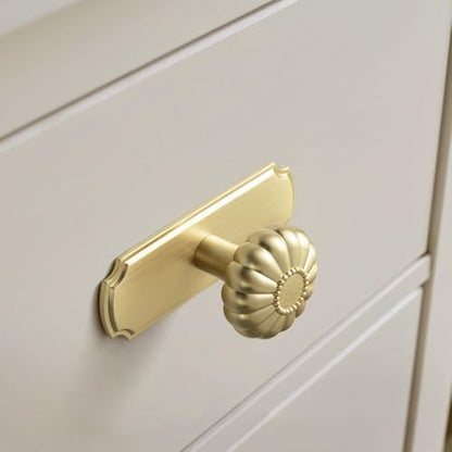 Brushed Brass Cabinet Knobs with Scalloped Backplate, Elegant Oversized Solid Zinc Alloy Drawer Knobs for Large Dresser, Heavy Duty Transitional Hardware, [Set of 6] - color: Brushed Brass, size: Oversized Knob