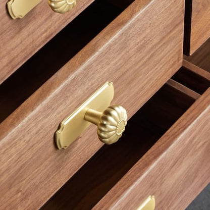Brushed Brass Cabinet Knobs with Scalloped Backplate, Elegant Oversized Solid Zinc Alloy Drawer Knobs for Large Dresser, Heavy Duty Transitional Hardware, [Set of 6] - color: Brushed Brass, size: Oversized Knob