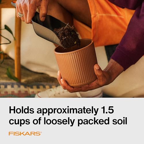 Fiskars Soil Scoop, Indoor Potting & Transplanting Tool for Medium Planters, Durable Lightweight Resin Garden Scooper with Flat Bottom & Deep Sides to Prevent Spills, 1.5 Cup Capacity, Black - style: Soil Scoop